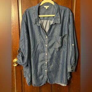 New without tags women’s plus size 5X lightweight denim button-down shirt